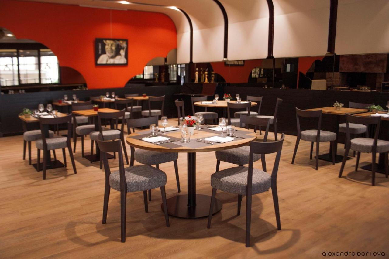 Logis Hotel Restaurant De France Saint-Geniez-dʼOlt Екстериор снимка