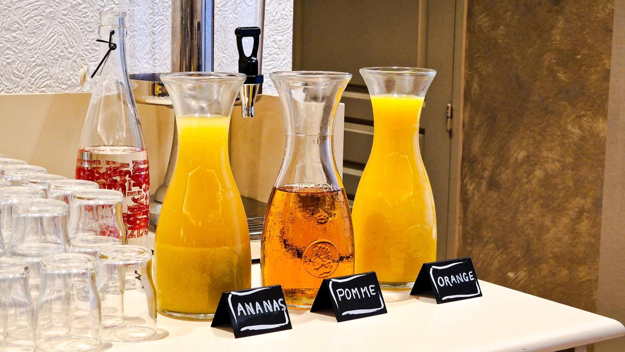 Logis Hotel Restaurant De France Saint-Geniez-dʼOlt Екстериор снимка