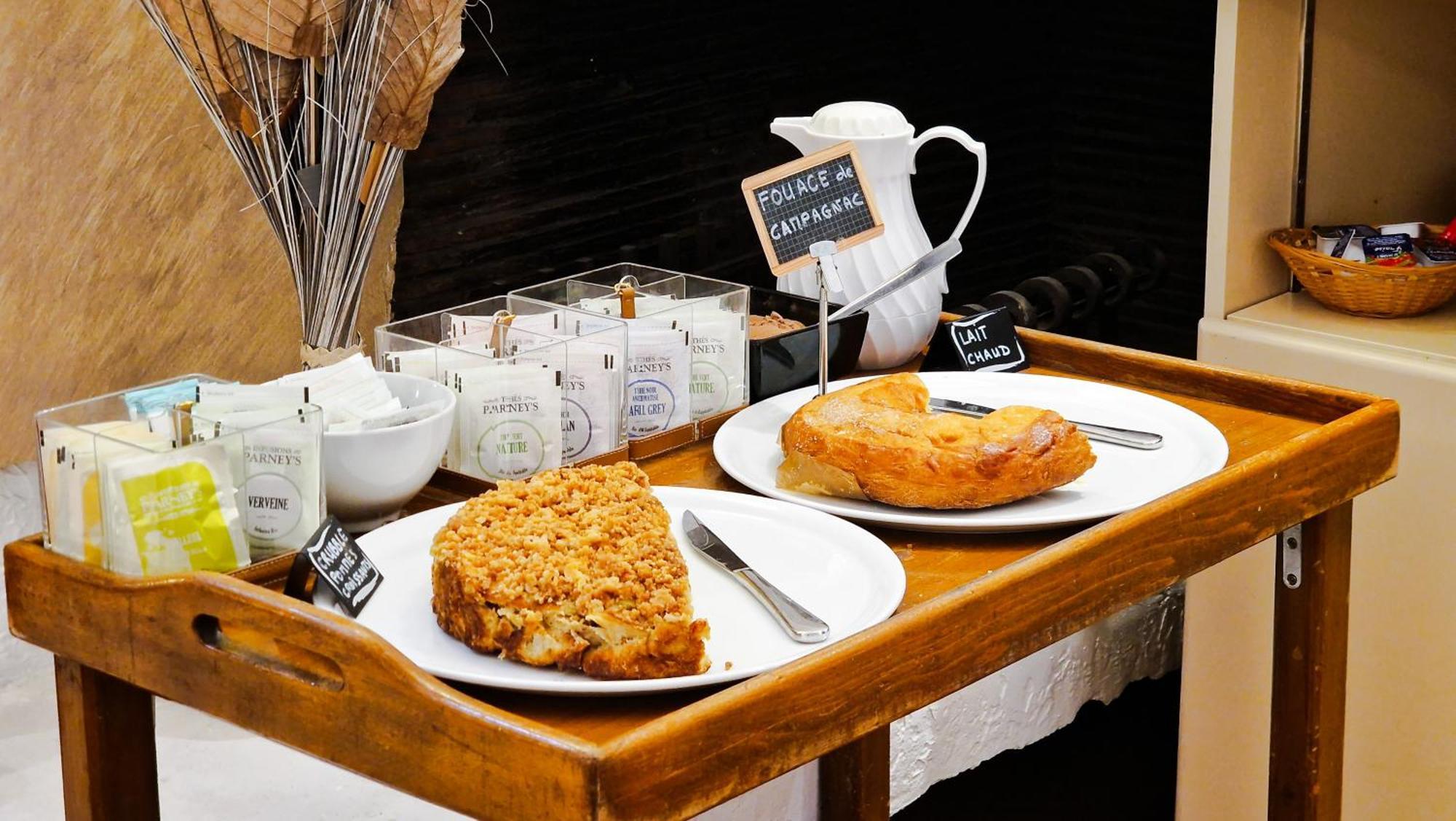 Logis Hotel Restaurant De France Saint-Geniez-dʼOlt Екстериор снимка