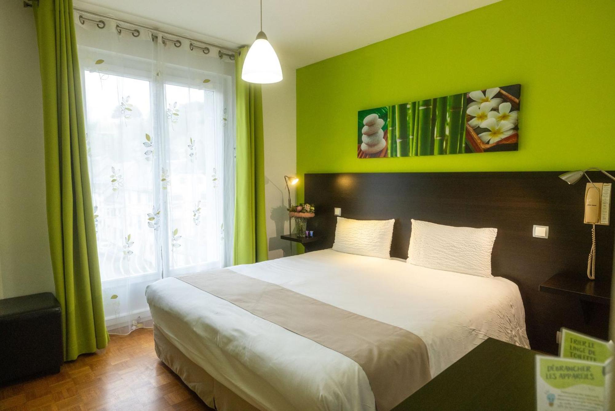 Logis Hotel Restaurant De France Saint-Geniez-dʼOlt Екстериор снимка