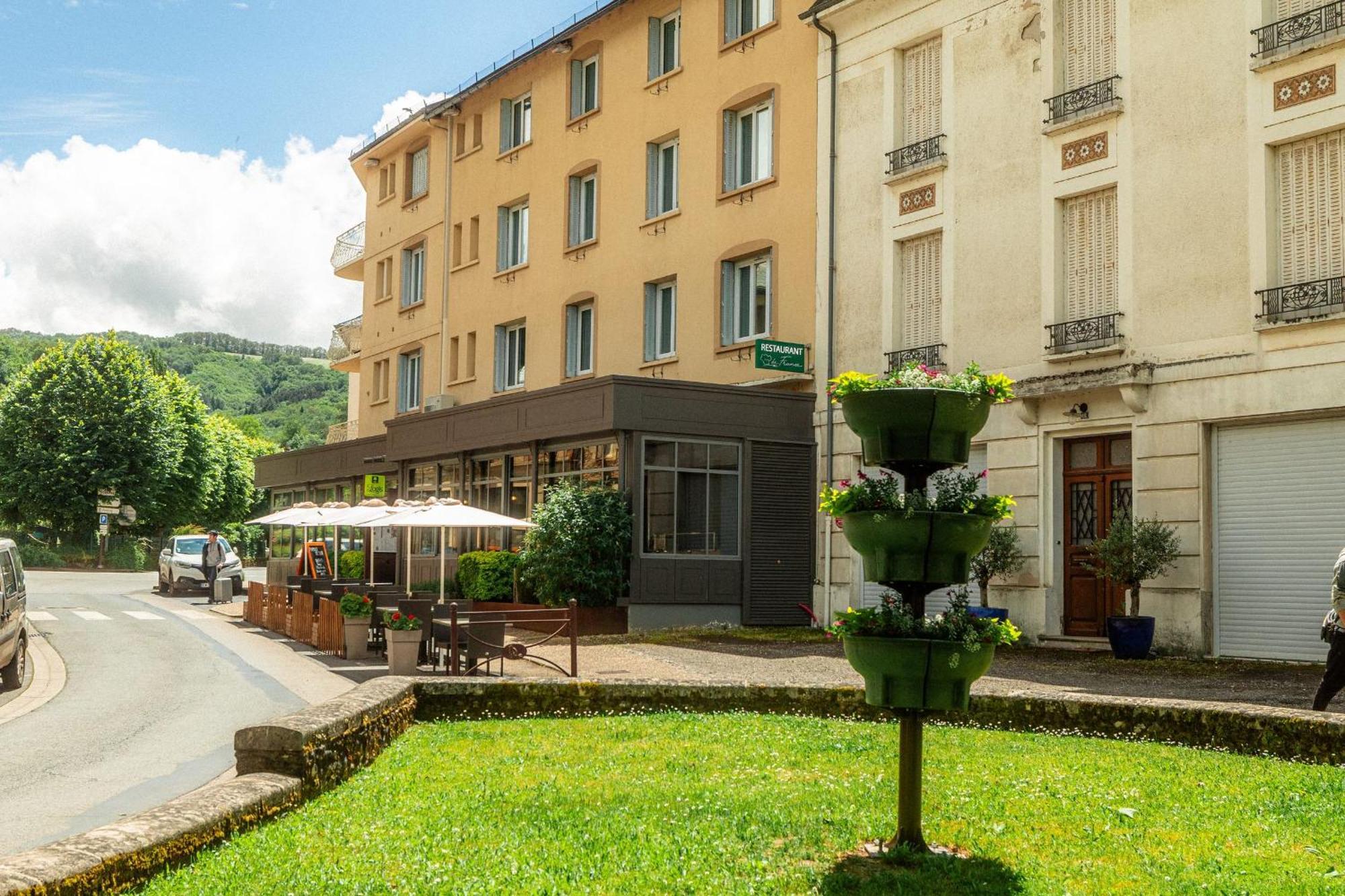 Logis Hotel Restaurant De France Saint-Geniez-dʼOlt Екстериор снимка