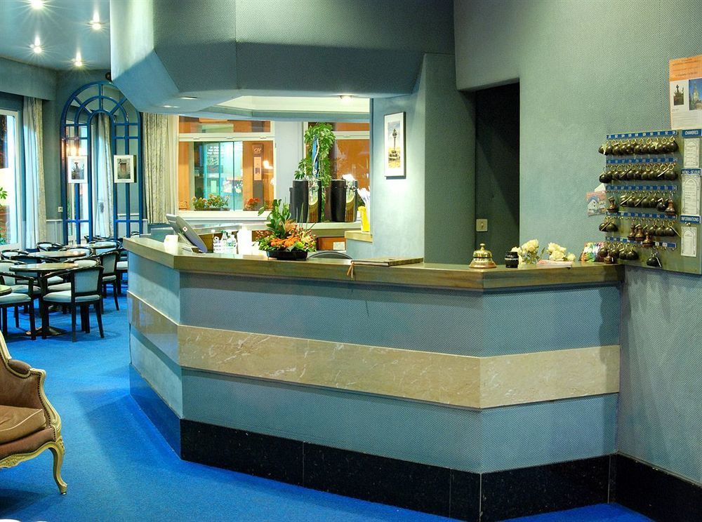 Logis Hotel Restaurant De France Saint-Geniez-dʼOlt Екстериор снимка