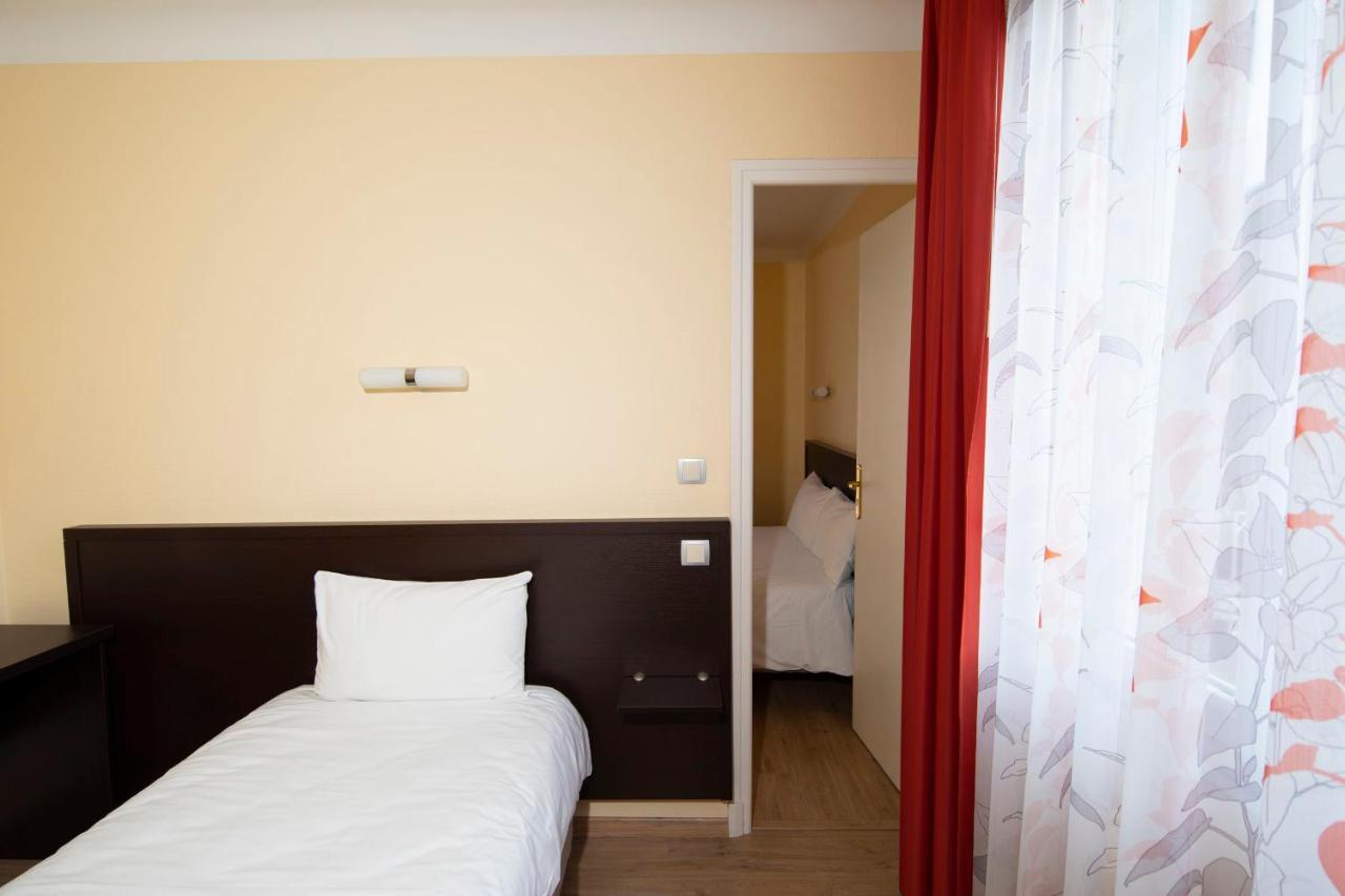 Logis Hotel Restaurant De France Saint-Geniez-dʼOlt Екстериор снимка