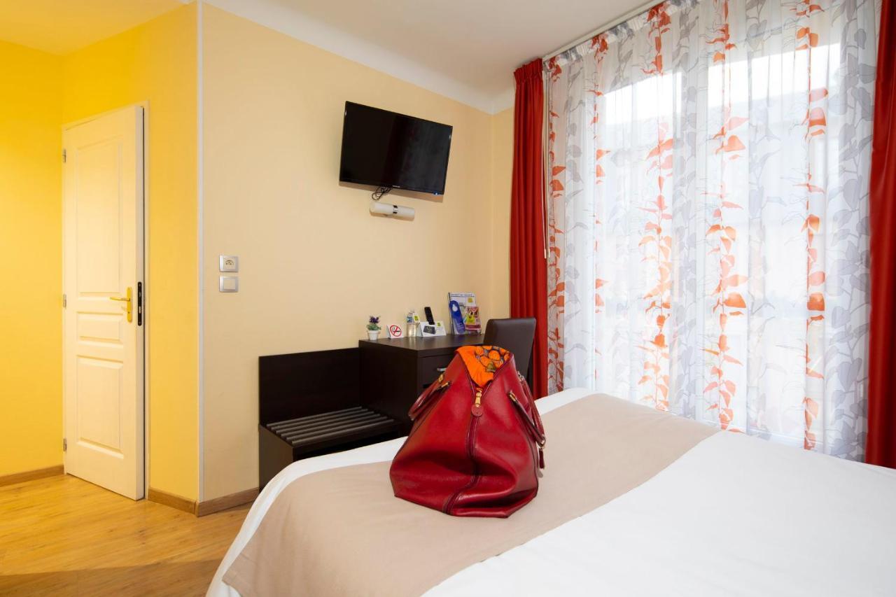 Logis Hotel Restaurant De France Saint-Geniez-dʼOlt Екстериор снимка