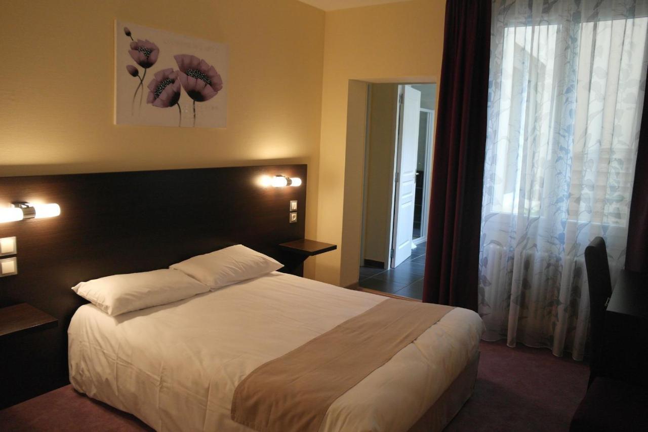Logis Hotel Restaurant De France Saint-Geniez-dʼOlt Екстериор снимка