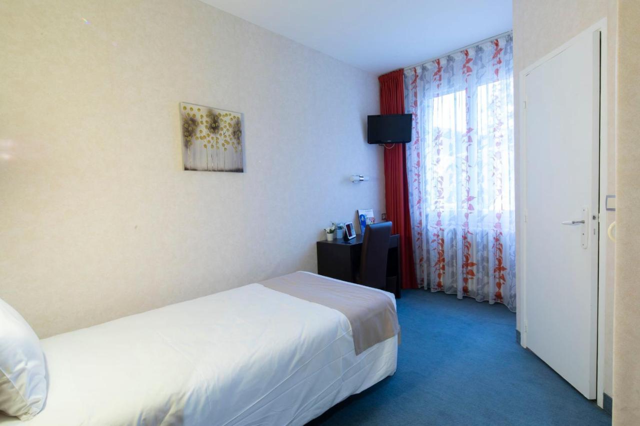 Logis Hotel Restaurant De France Saint-Geniez-dʼOlt Екстериор снимка
