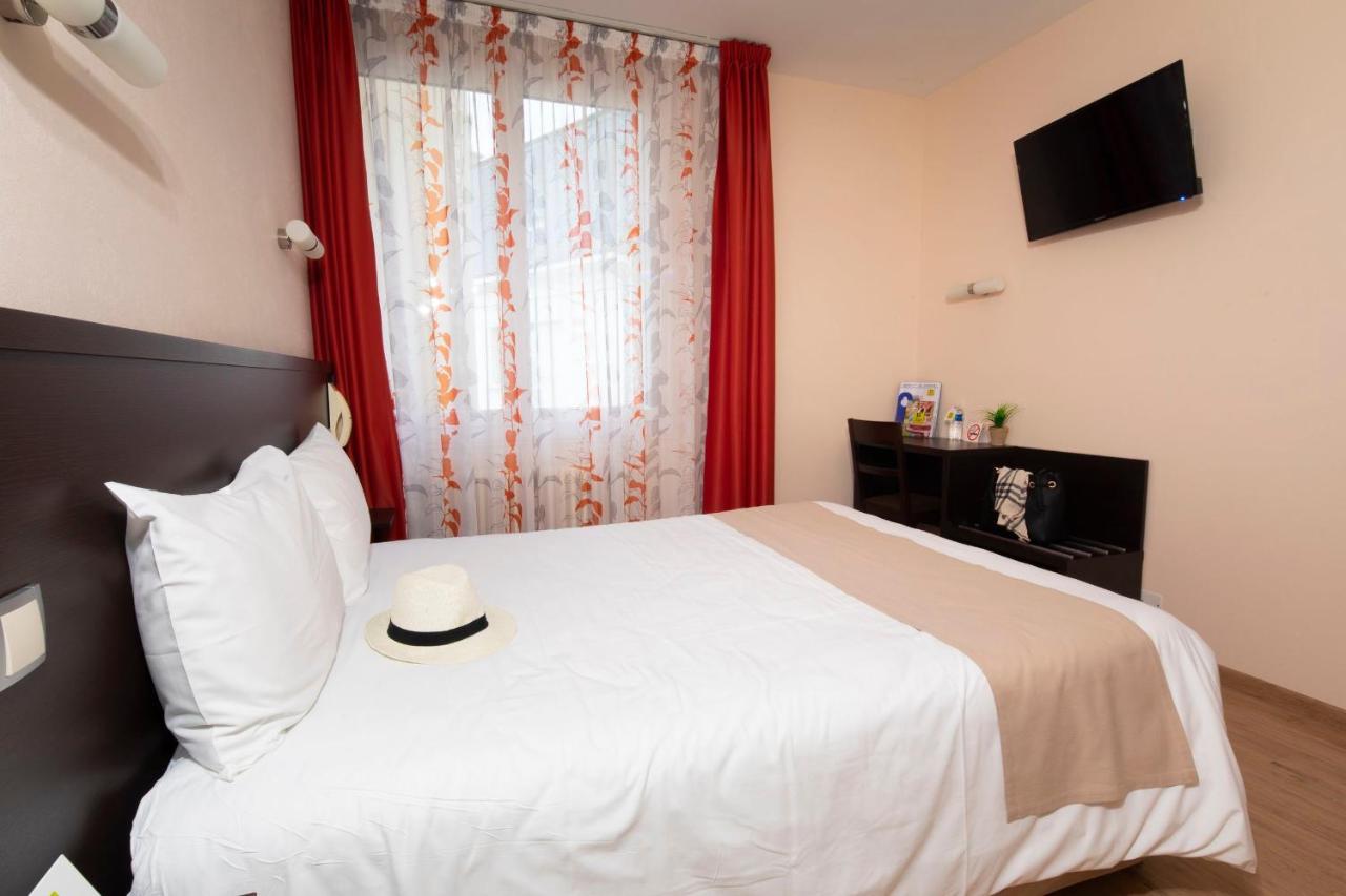 Logis Hotel Restaurant De France Saint-Geniez-dʼOlt Екстериор снимка